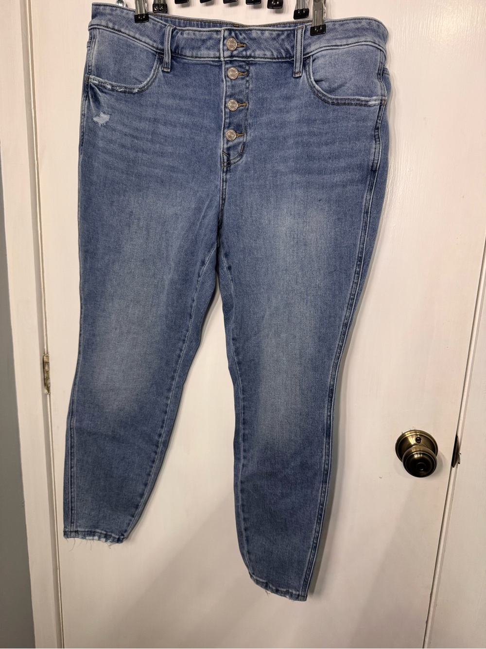 Maurices Light Blue Button-Fly Jeggings XL short mid rise